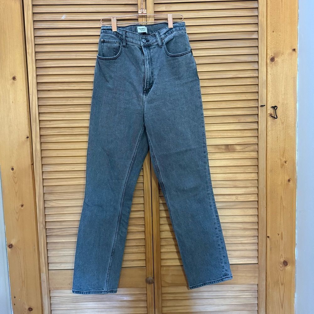 Abercrombie & Fitch Gray ankle straight Ultra High Rise Jeans size 4L